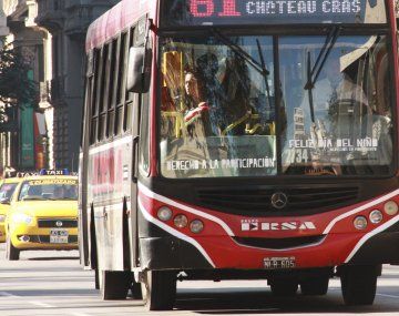 Un colectivero encontró 100 mil pesos y los devolvió 