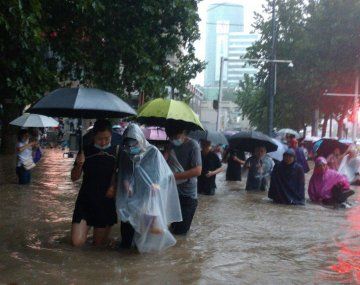 Al menos 12 muertos y más de 10 mil evacuados por históricas lluvias en China