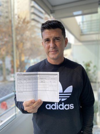 Hernán Castillo se vacunó y recordó a su papá fallecido por covid: Él hoy estaría feliz