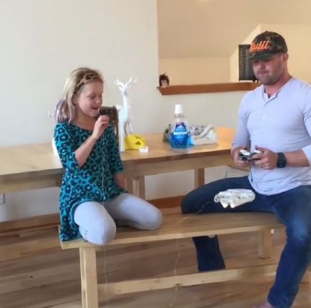 VIDEO: Le saca el diente de leche a su hija con un drone