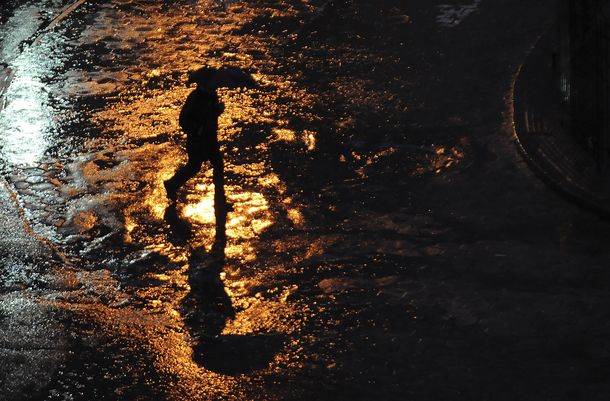 Fuertes lluvias y tormentas eléctricas sobre la Ciudad antes del amanecer