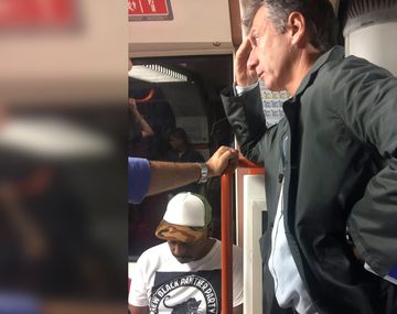 ¿Mauricio viaja en subte? Furor en redes por la foto de un falso Macri en la línea B