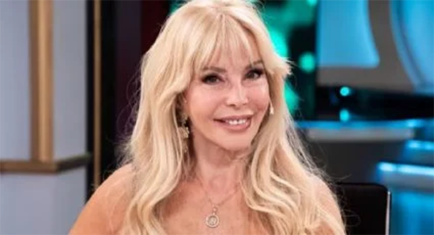 Graciela Alfano deslumbró con una microbikini negra cerca del mar