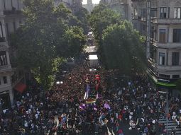 Miles de personas se movilizaron por Avenida de Mayo en la nueva Marcha del Orgullo LGBTIQ+