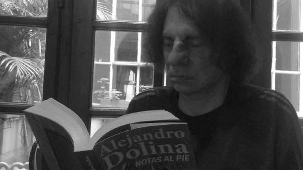 De qué trata Notas al pie, la nueva novela de Alejandro Dolina