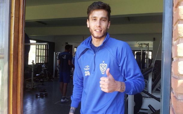En medio de la crisis, una luz: Ricky Álvarez entrena en Vélez y podría quedarse