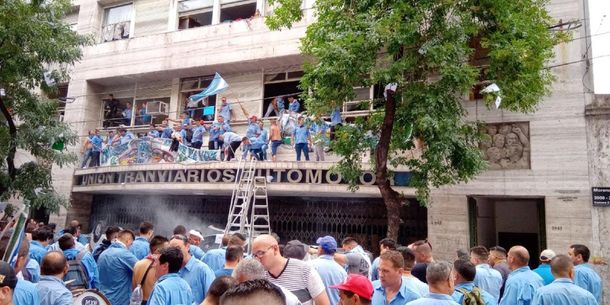 Máxima tensión en la sede de la Unión Tranviarios Automotor