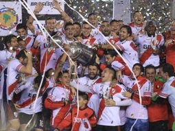 Parte esencial de una de las generaciones más exitosas de River, este exjugador colgó los botines a los 38 años. Parte esencial de una de las generaciones más exitosas de River, este exjugador colgó los botines a los 38 años.