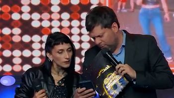 la historia de una cantante callejera que conmovio y gano un premio que transformara su vida la historia de una cantante callejera que conmovio y gano un premio que transformara su vida