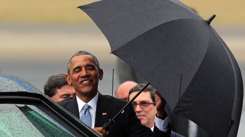 obama ya esta en cuba: luego de casi 90 anos, un presidente estadounidense visita la isla obama ya esta en cuba: luego de casi 90 anos, un presidente estadounidense visita la isla