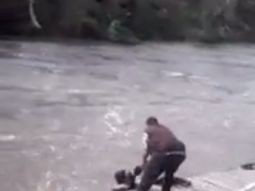 video: mira el rescate a un kayakista en el arroyo san lorenzo video: mira el rescate a un kayakista en el arroyo san lorenzo