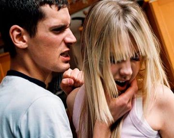 Indignación por un canal de TV que enseña cómo pegarle a las mujeres