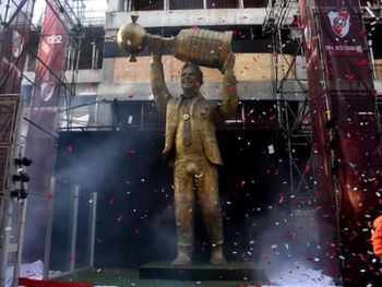 Polémica por la estatua de Marcelo Gallardo: artistas defienden la licencia artística