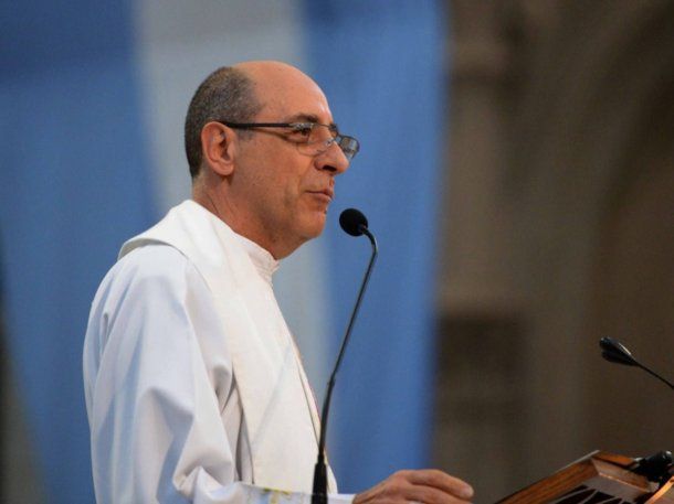 Un sacerdote llamó gay y kirchnerista al nuevo Obispo de Buenos Aires y tuvo que pedir disculpas