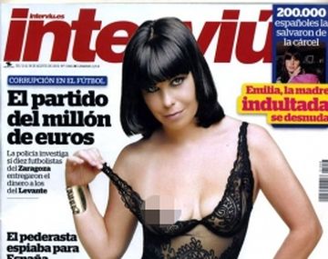 Evitó ir a la cárcel y se desnudó en la tapa de una revista