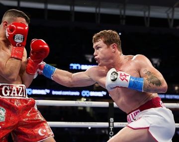 Contundente triunfo de Canelo Álvarez sobre Avni Yildirim