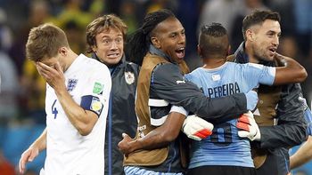 con garra charrua, uruguay gano 2 a 1 y dejo a inglaterra con un pie afuera con garra charrua, uruguay gano 2 a 1 y dejo a inglaterra con un pie afuera