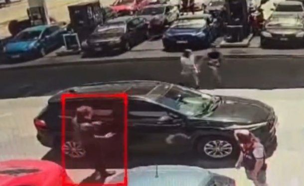 El acting de Javier Milei: dijo que intentó cargar nafta pero fue a sacarse fotos