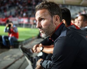 Lucas Bernardi dejó de ser el DT de Estudiantes de La Plata