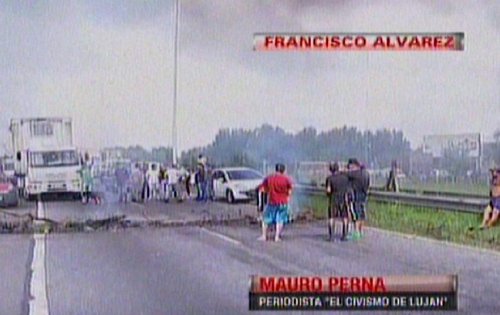 Un corte de vecinos en el Acceso Oeste genera más de 20 kilómetros de congestión
