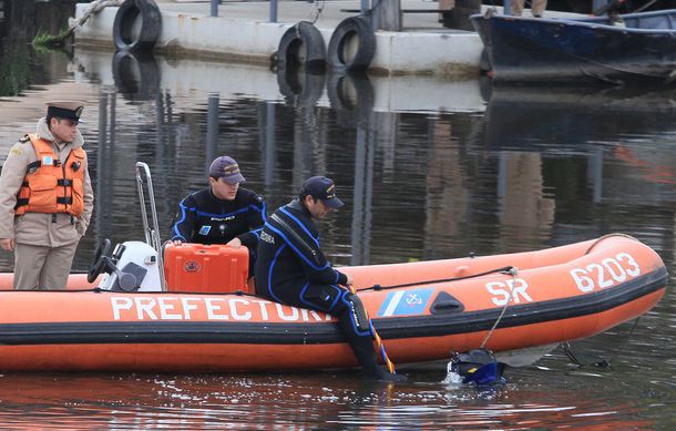 El cuerpo hallado en el Riachuelo es del joven que cayó al agua junto a su padre