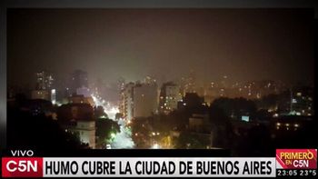 Humo en Buenos Aires por en incendio en la Reserva Ecológica de Punta Lara Humo en Buenos Aires por en incendio en la Reserva Ecológica de Punta Lara