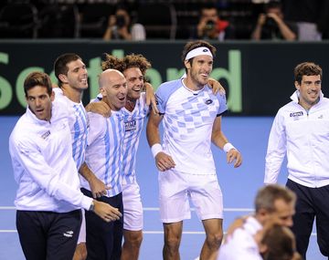 Mayer se vistió de héroe y Argentina está otra vez en la final de la Davis