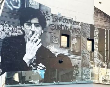 Inauguraron un gigantesco mural de Charly García en Corrientes y Callao