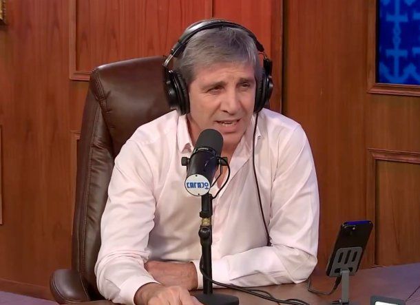 Luis Caputo, en plena disparada: No sé por qué se enojan con nosotros cuando sube el dólar