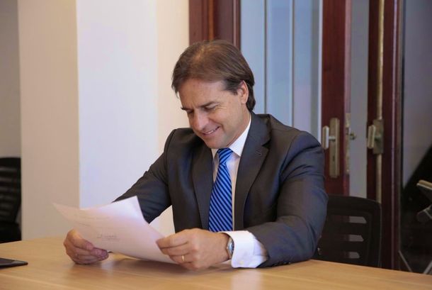 Lacalle Pou quiere que 100 mil argentinos se muden a Uruguay - Crédito:&nbsp;@LuisLacallePou