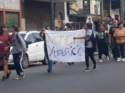 Un detenido murió en una comisaría y su familia denuncia que lo mató la policía