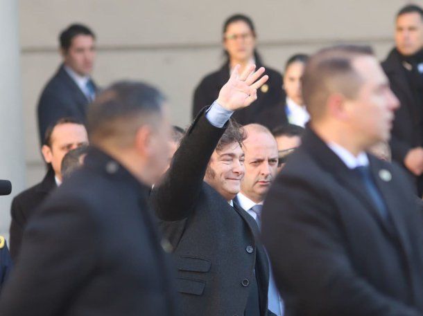 Javier Milei reveló las condiciones necesarias para levantar el cepo y habló de sus perros en X