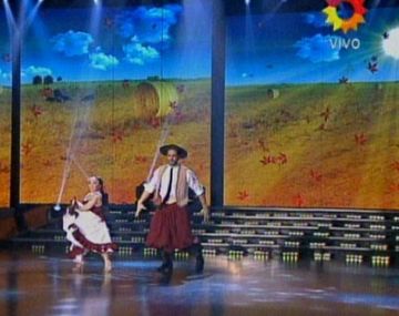 Bailando 2014 caliente: gran escándalo entre La Griega Xipolitakis y su bailarín  