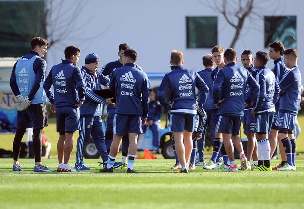 Cada vez son menos: el sub 23 se entrenó con apenas 9 jugadores