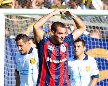 El delantero uruguayo marcó un gol antes de salir lesionado