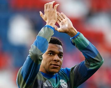 Real Madrid confirmó que Kylian Mbappé sufrió un esguince en la rodilla izquierda