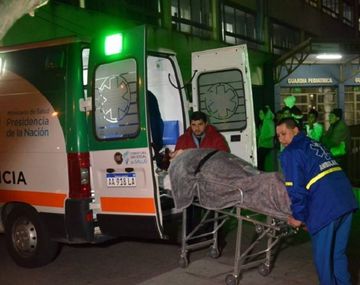 Volcó un micro con chicos en Mendoza - Crédito: Roberto Salvadores / Los Andes