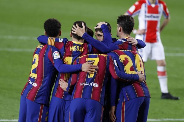 Dos goles de Lionel Messi en la goleada del Barcelona al Alavés
