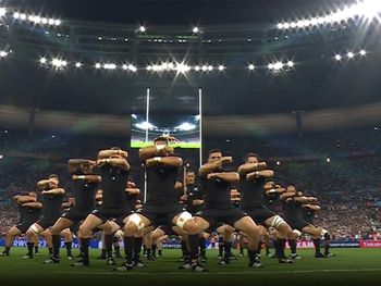 El Haka de los All Blacks conmovió París: cuál es su origen
