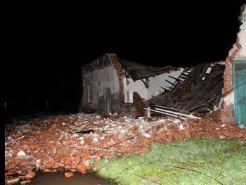 Evacuados y destrozos por un tornado en San Pedro