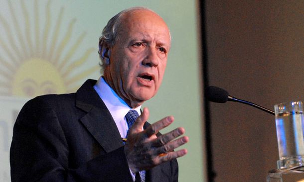 Lavagna, a favor de no pagarle a los fondos buitre hasta enero