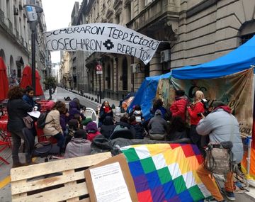 Basta de femicidio indígena: el reclamo central de mujeres originarias que toman el Ministerio del Interior