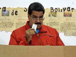 voto nicolas maduro en las elecciones legislativas que se celebran en venezuela voto nicolas maduro en las elecciones legislativas que se celebran en venezuela
