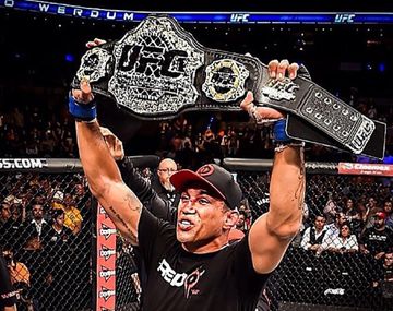 Werdum sometió a Caín Velásquez y la UFC tiene un nuevo Rey