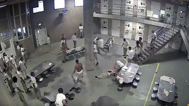 Cinco heridos en una pelea entre presos en Chicago