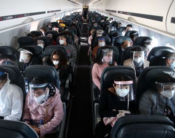 Afirman que la posibilidad de contagio en aviones es mínima por los filtros de aire