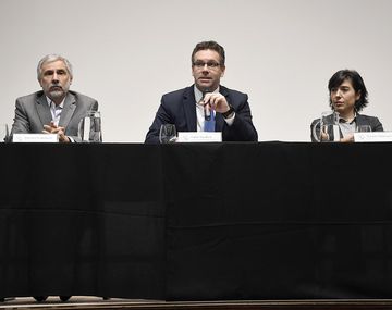 El Central obliga a los bancos a pedir permiso para girar dólares al exterior