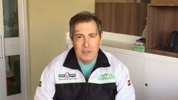 Henzel es el único de los periodista que iba en el avión que pudo sobrevivir Henzel es el único de los periodista que iba en el avión que pudo sobrevivir