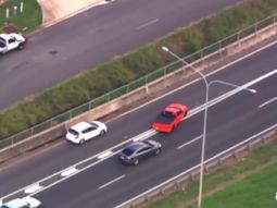 dramatica persecucion: un adolescente roba un auto y trata de escaparse de la policia dramatica persecucion: un adolescente roba un auto y trata de escaparse de la policia