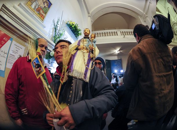 Miles de personas se concentran en Plaza de Mayo para pedir trabajo